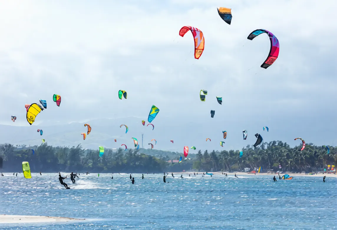 Kitesurfers over Bulabog Beach, Boracay
